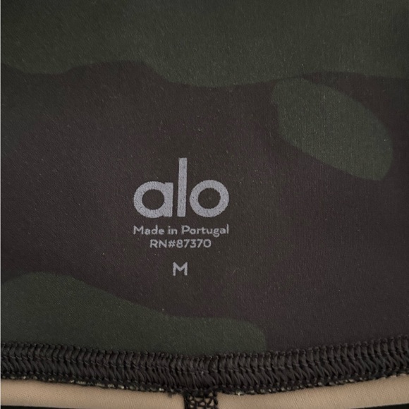 Alo Black Dark Green Camo Leggings Sz Small - Picture 6 of 7